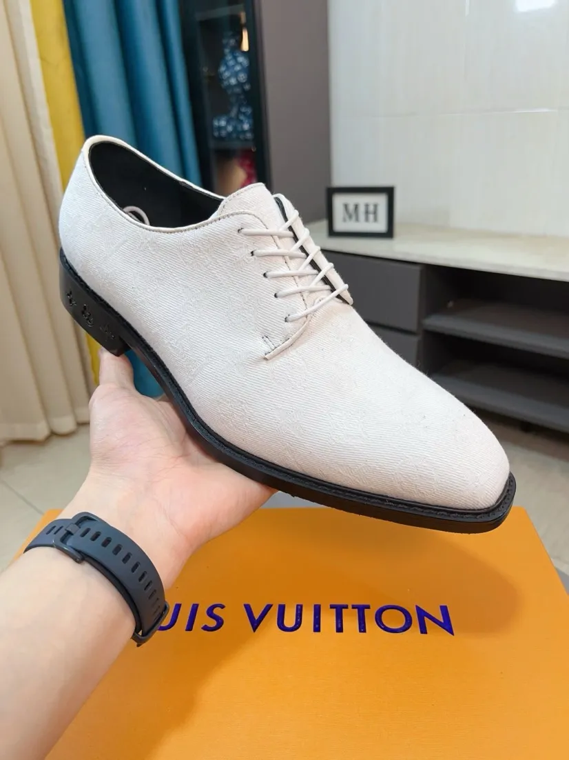 Ex-factory price 720🌹🌹High version [LV] Louis Vuitton's popular casual leather shoes🎖Fashionable and elegant🎖🎖Material: Original imported open-edge beaded cowhide, washed cowhide leather lining, original open-molded rubber outsole, high-end and classy, ​​elegant quality, instantly transforming into a handsome man ❤❤Standard\nNumber: 38-44